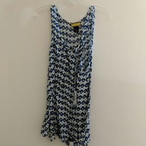 Patterned tank